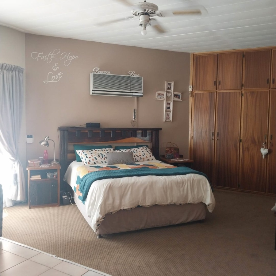 5 Bedroom Property for Sale in El Toro Park Northern Cape